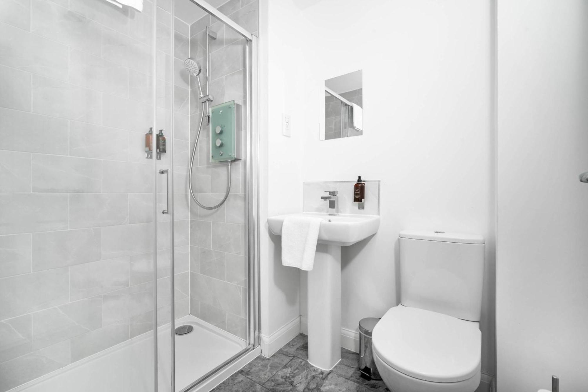 Luxury City Centre 5 Bed House With En-Suite, Bbq, On-Site Parking By Azura Nights Μπέρμιγχαμ Εξωτερικό φωτογραφία